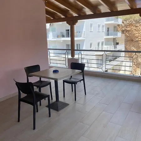 Blue Breeze Attic Апартаменты *